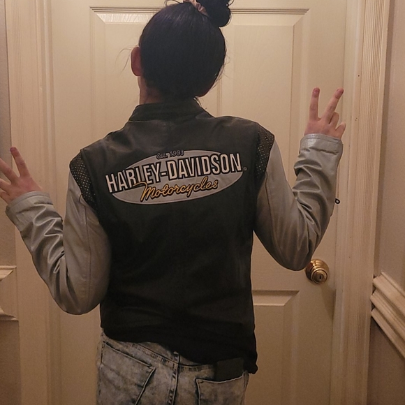 Harley davidson leather coat and leather hat. - Picture 2 of 5